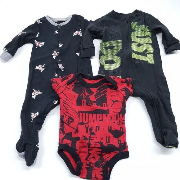 NIKE Baby Boys Pajamas Size 6 Months Black Red Zip Up Footed Red Bodysuit Jordan - Picture 1 of 7